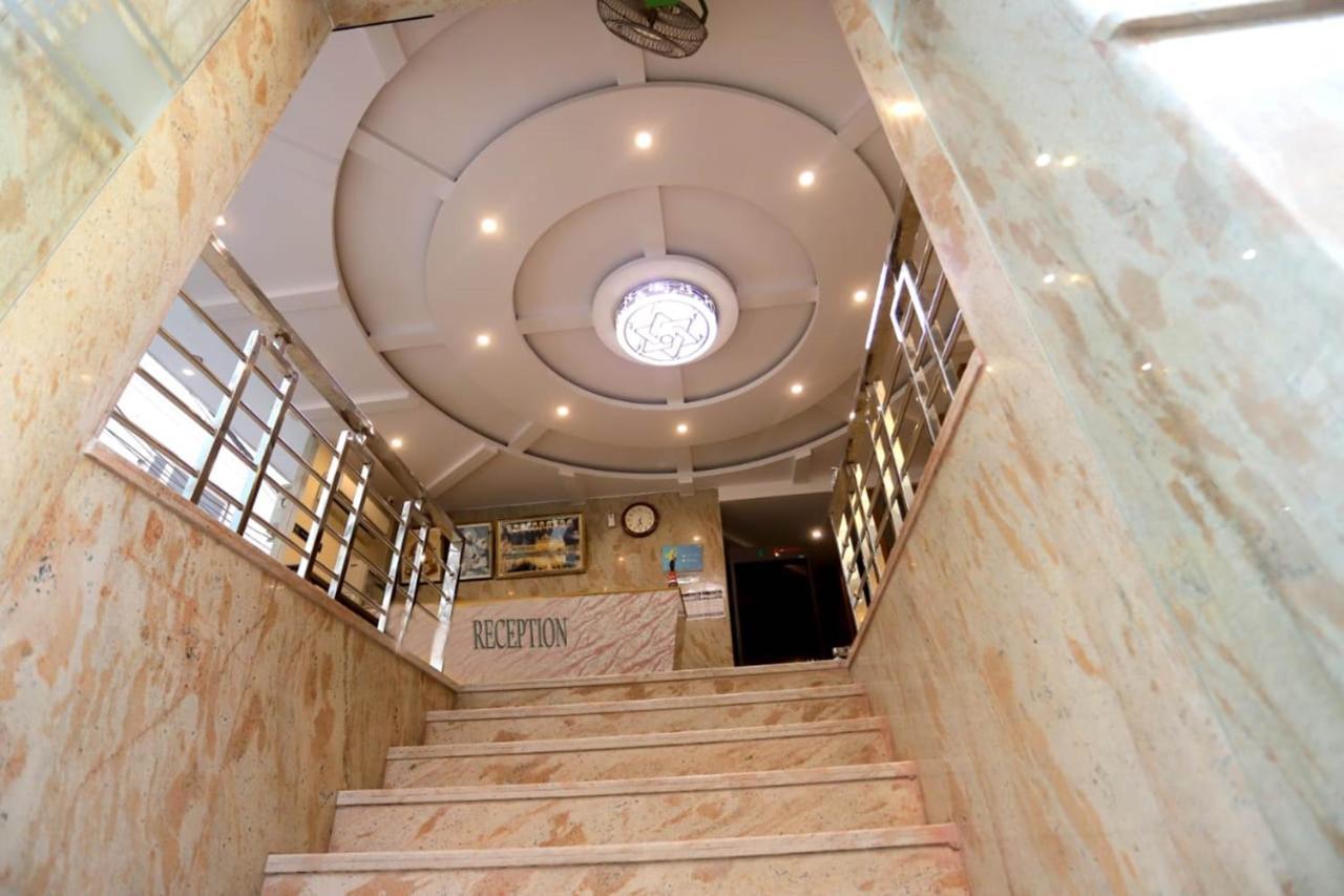 Hotel Aries New Delhi Extérieur photo