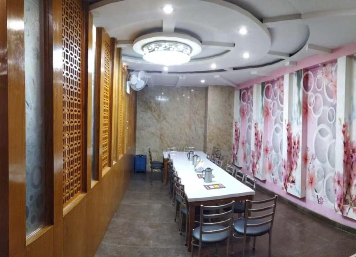 Hotel Aries New Delhi Extérieur photo