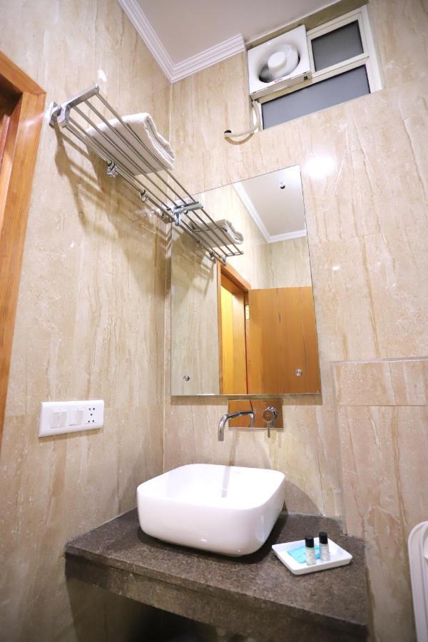 Hotel Aries New Delhi Extérieur photo