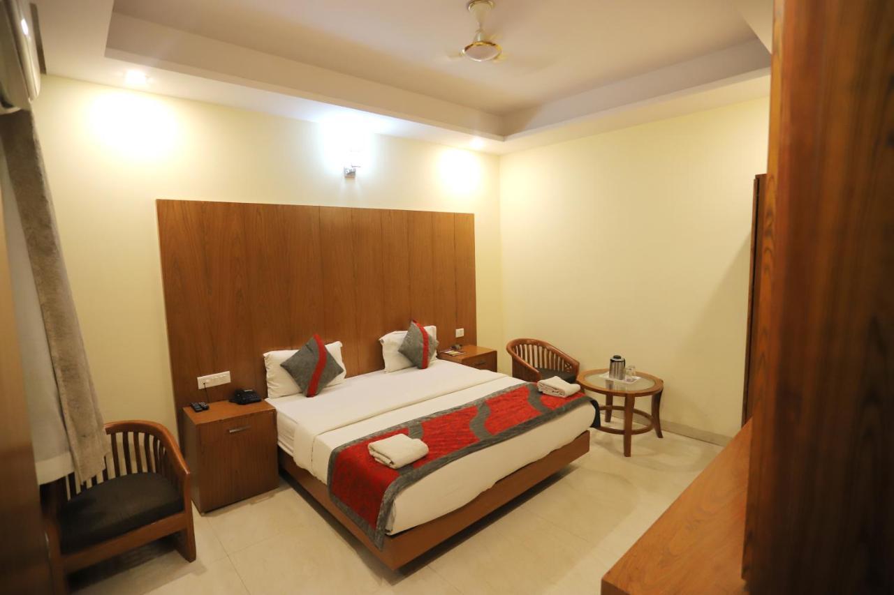 Hotel Aries New Delhi Extérieur photo