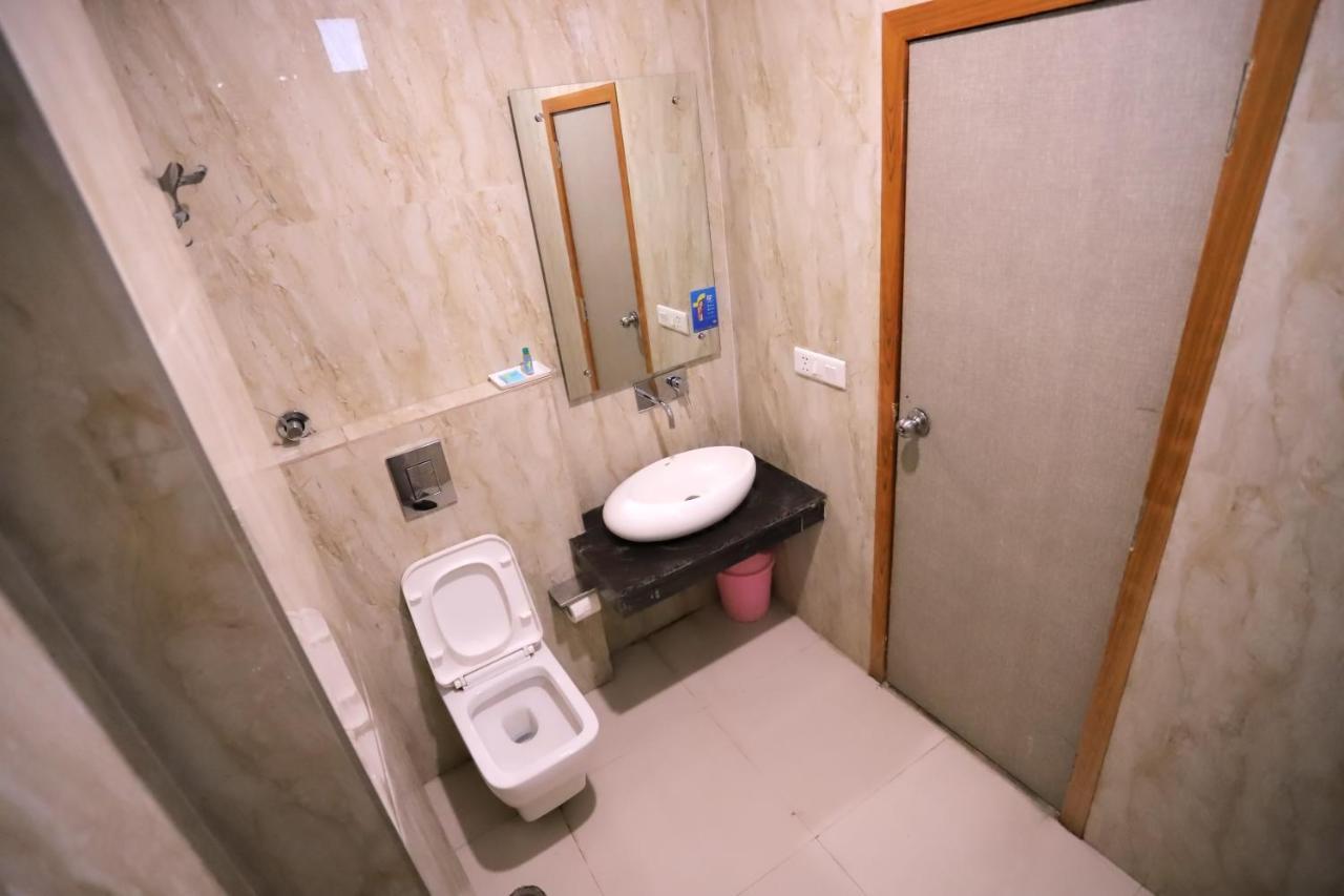 Hotel Aries New Delhi Extérieur photo