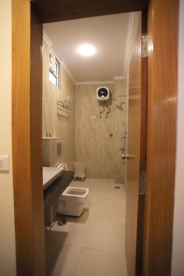 Hotel Aries New Delhi Extérieur photo