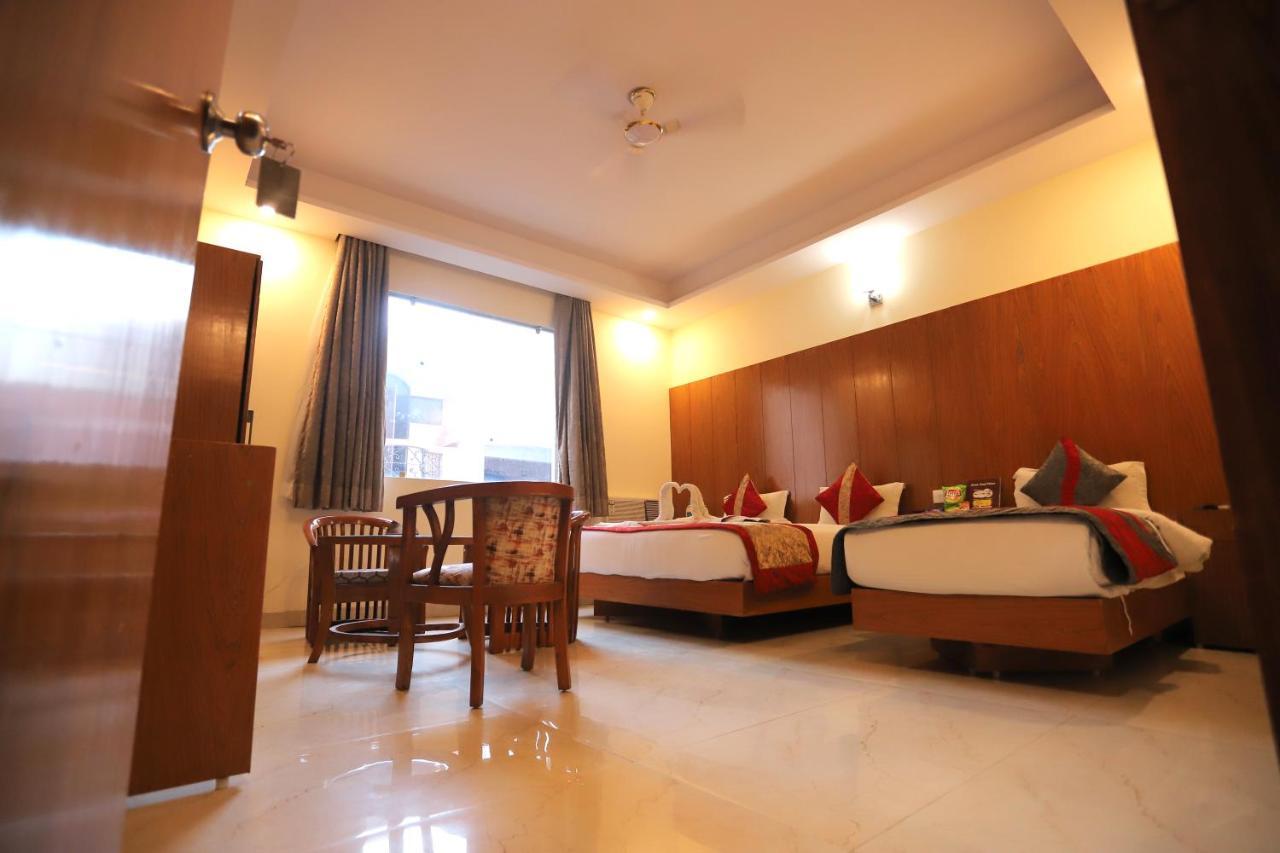 Hotel Aries New Delhi Extérieur photo