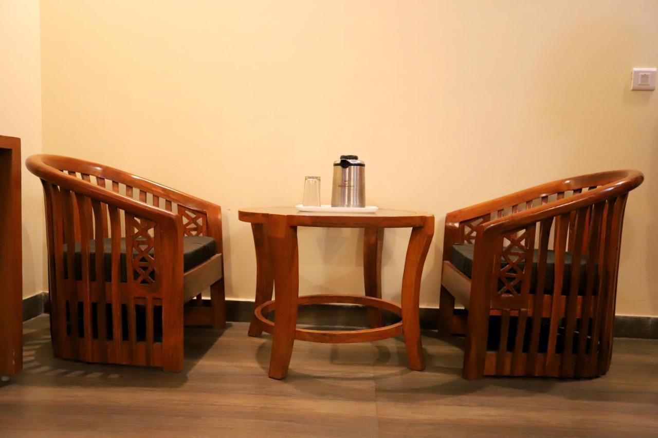 Hotel Aries New Delhi Extérieur photo