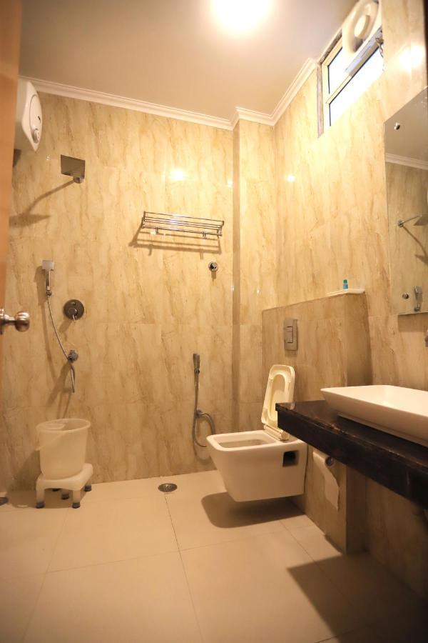 Hotel Aries New Delhi Extérieur photo
