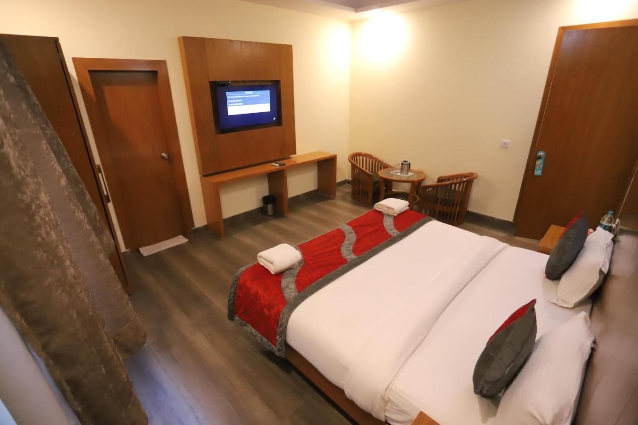 Hotel Aries New Delhi Extérieur photo